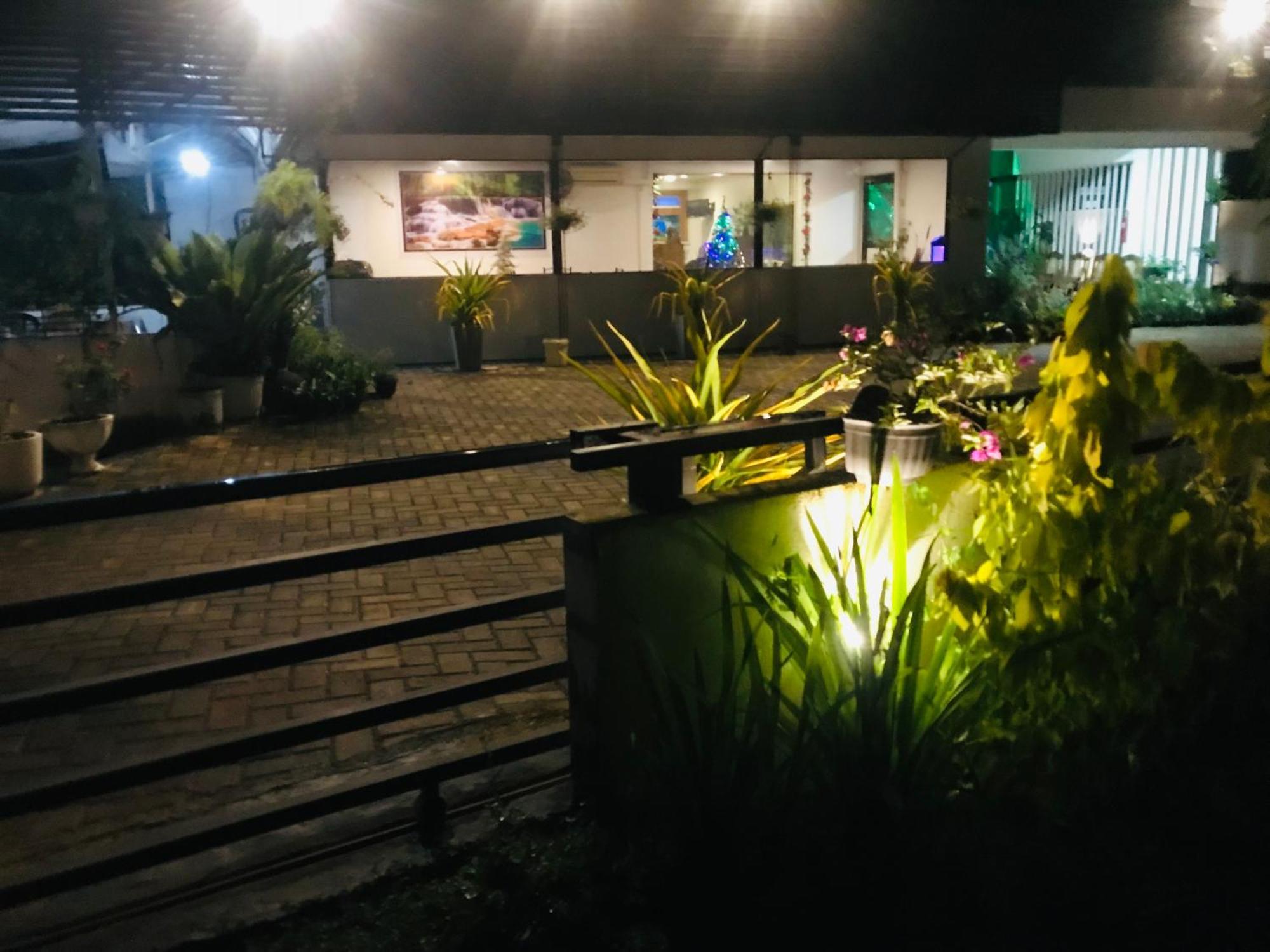 אנוראדפורה Pinidiya Resort מראה חיצוני תמונה