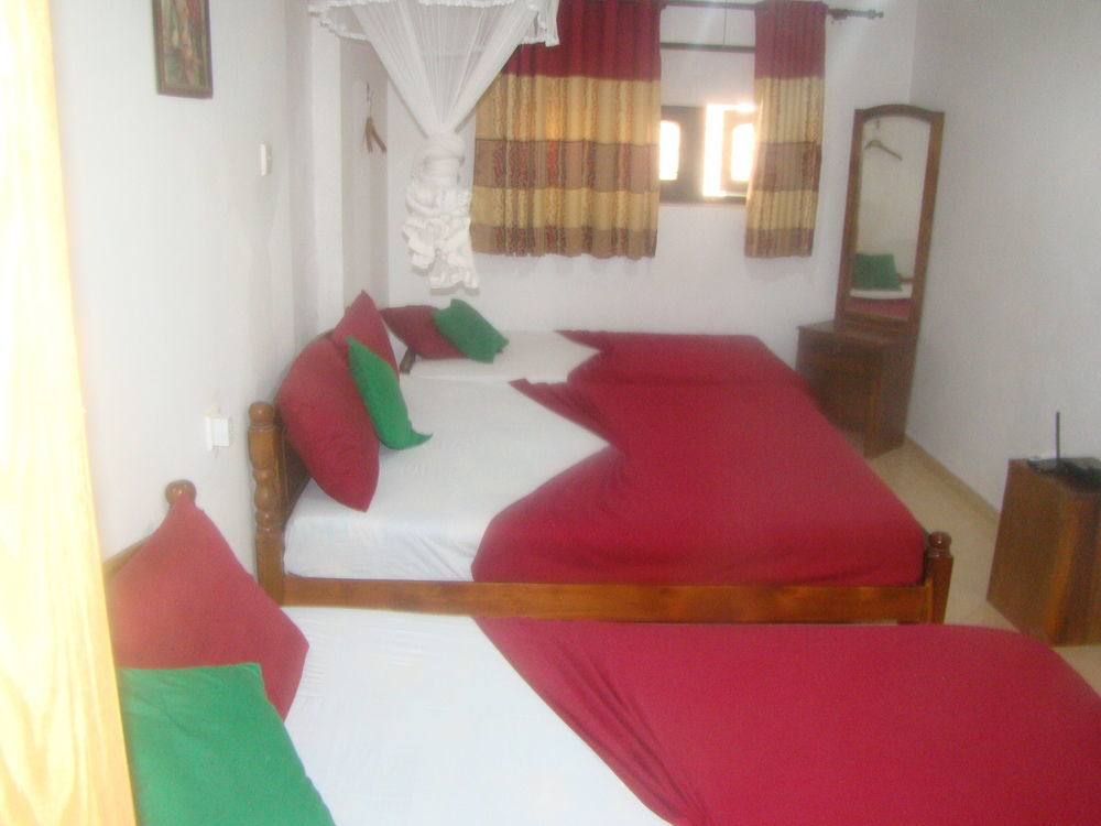 אנוראדפורה Pinidiya Resort מראה חיצוני תמונה